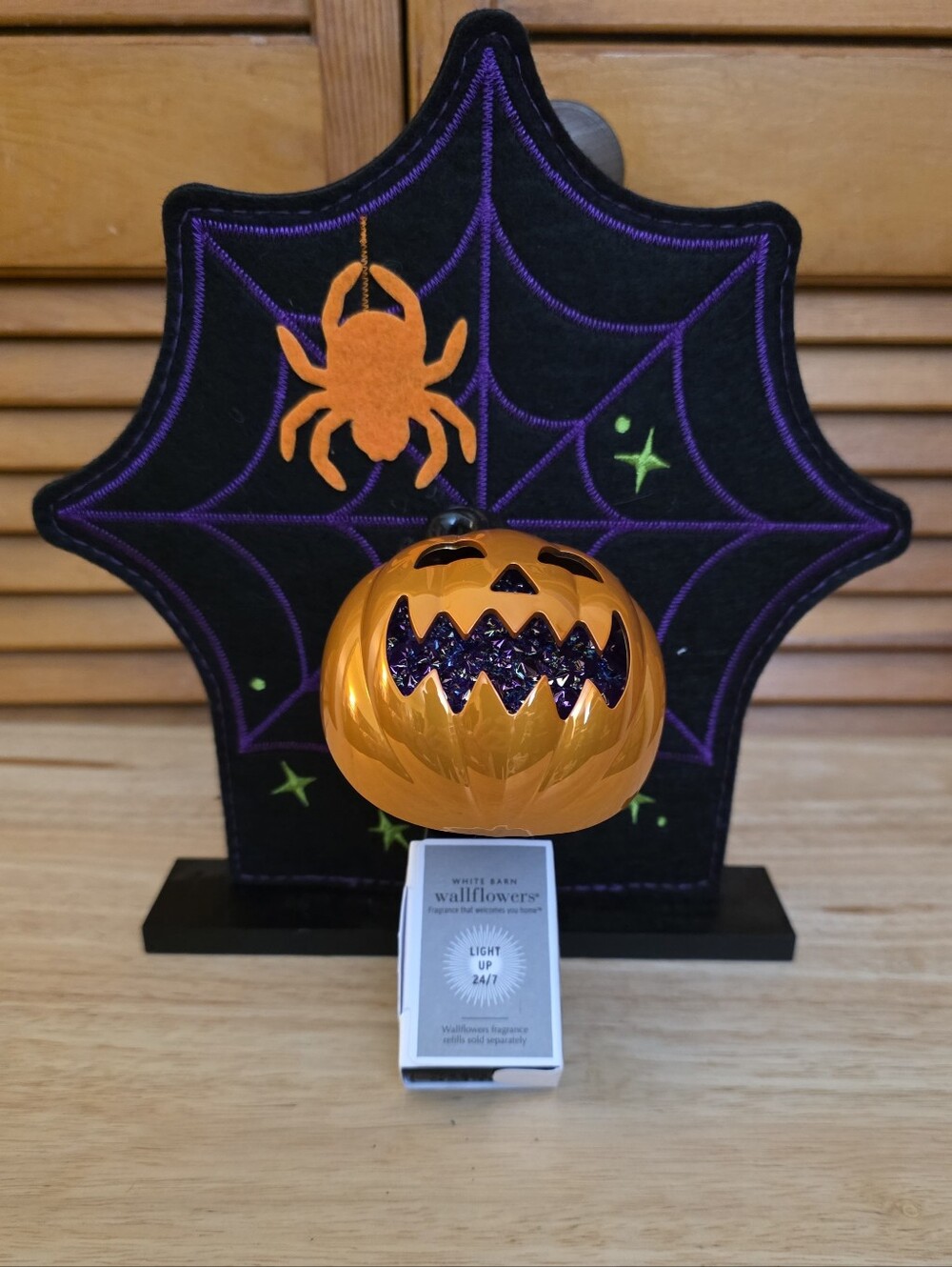 NWT Bath & Body Works Jack O'Lantern Nightlight Wallflowers Fragrance Plug - Picture 2 of 8